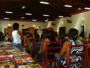 Die Bibliothek der Fundação Asas